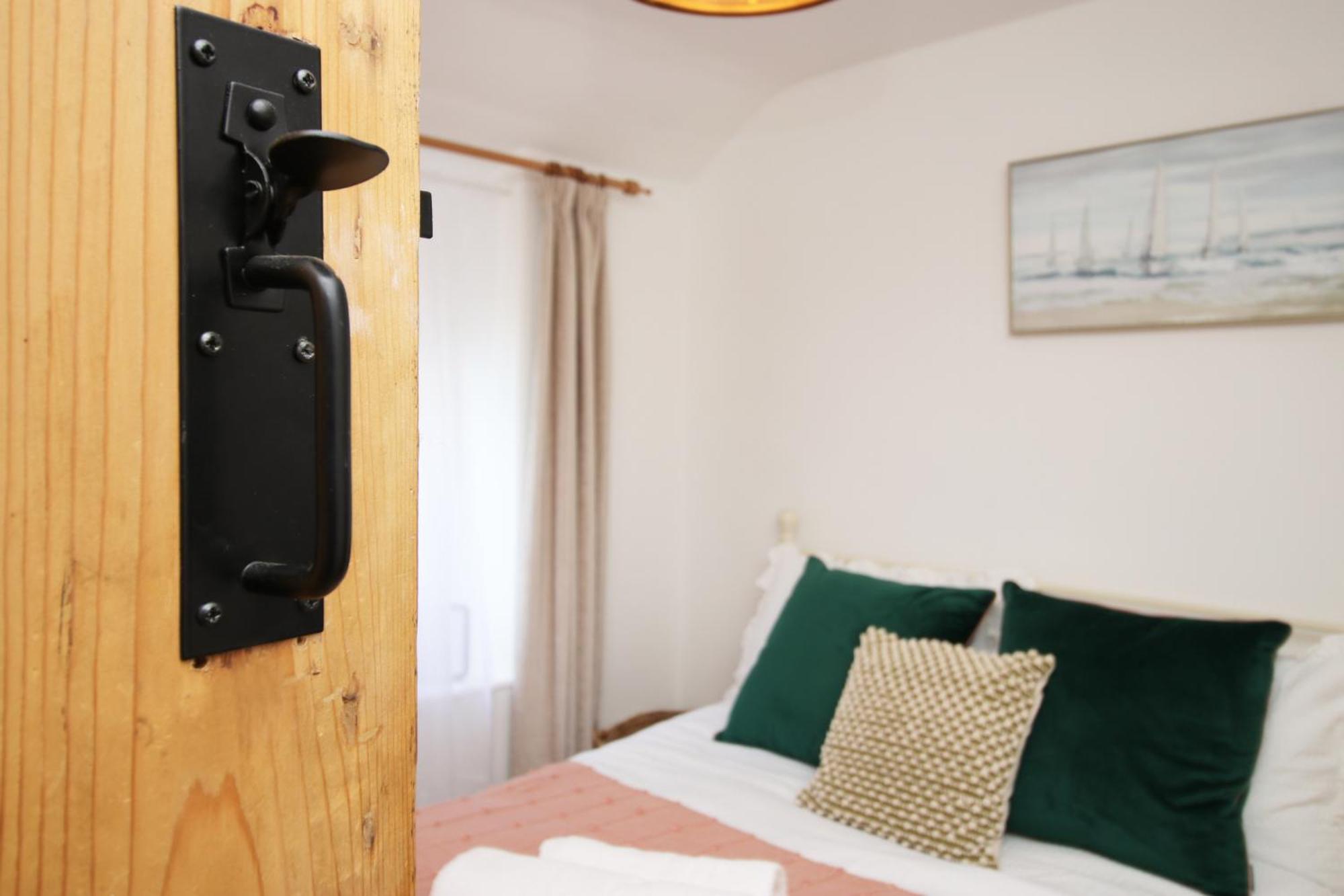 Little Gem In The Mumbles! Fishermans Cottage With Log Burner, Dog Friendly And Welcome Breakfast Hamper! Exteriör bild