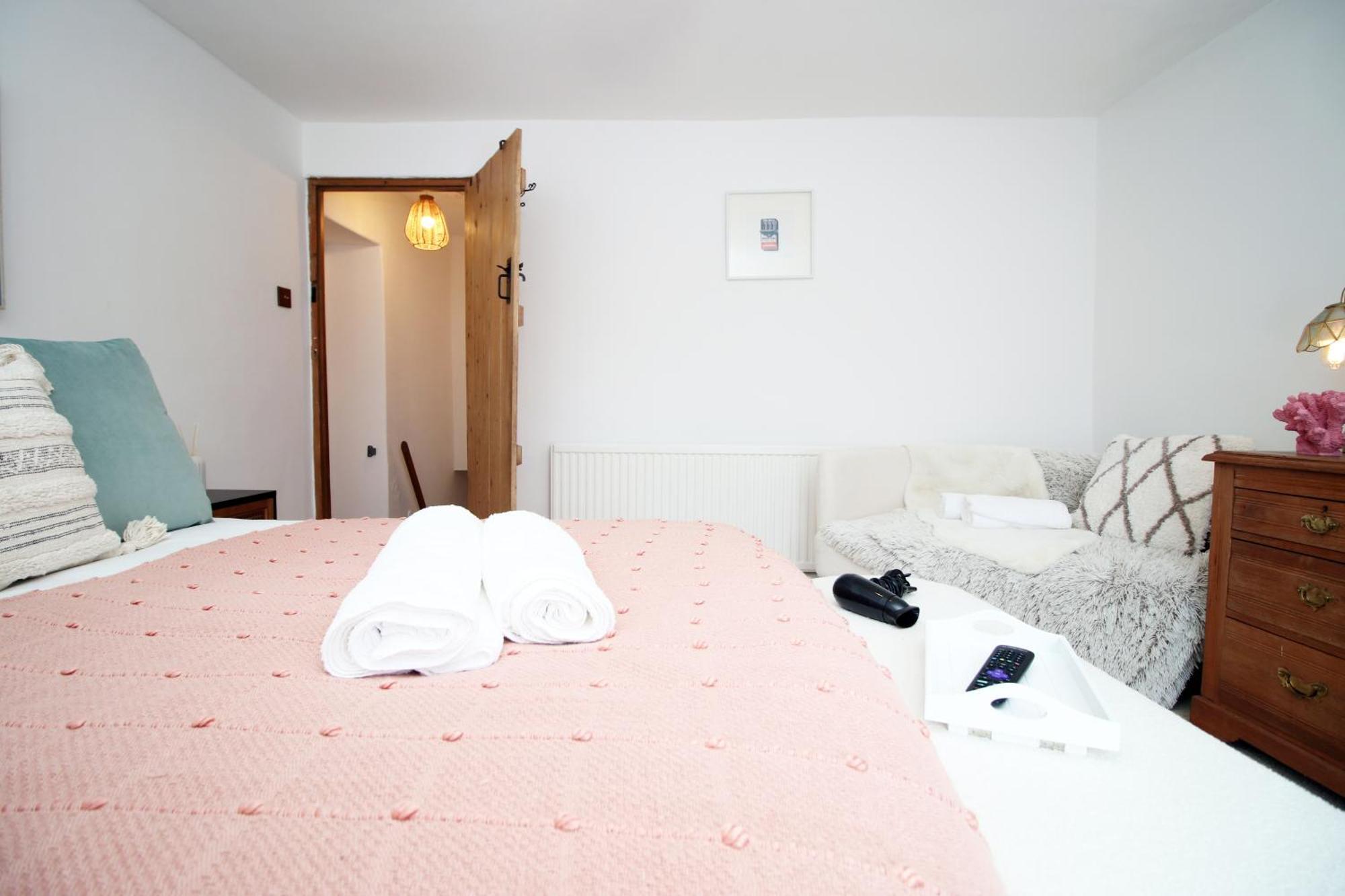 Little Gem In The Mumbles! Fishermans Cottage With Log Burner, Dog Friendly And Welcome Breakfast Hamper! Exteriör bild