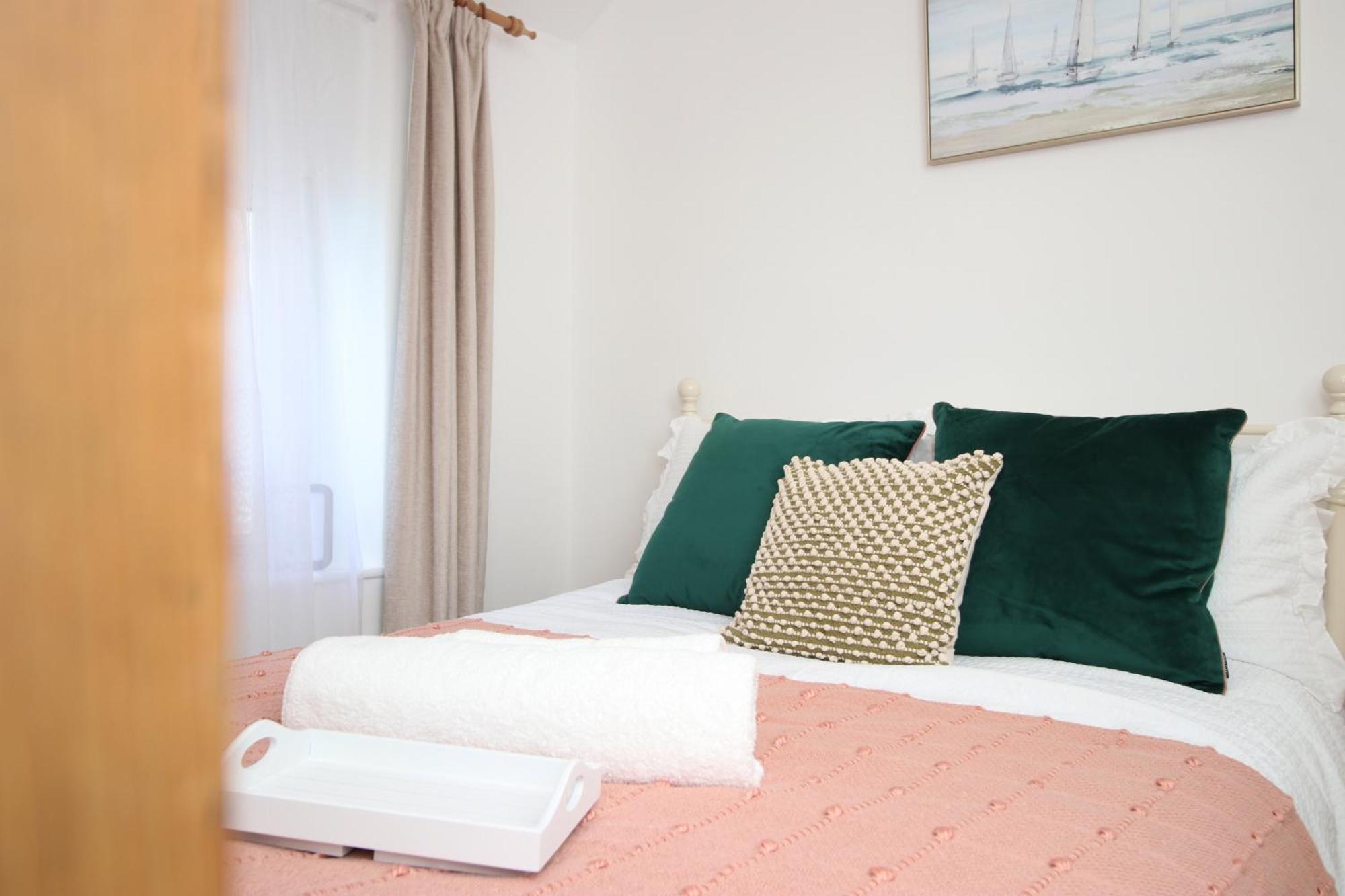 Little Gem In The Mumbles! Fishermans Cottage With Log Burner, Dog Friendly And Welcome Breakfast Hamper! Exteriör bild